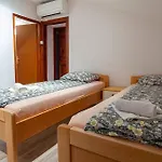4 Murri Villa *